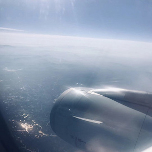 女生把🐻出和男生30分钟
